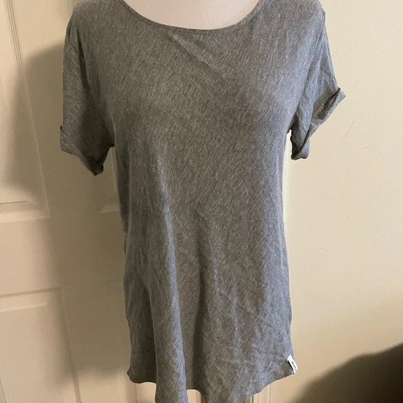 Very cool RVCA open back t-shirt - Picture 2 of 12